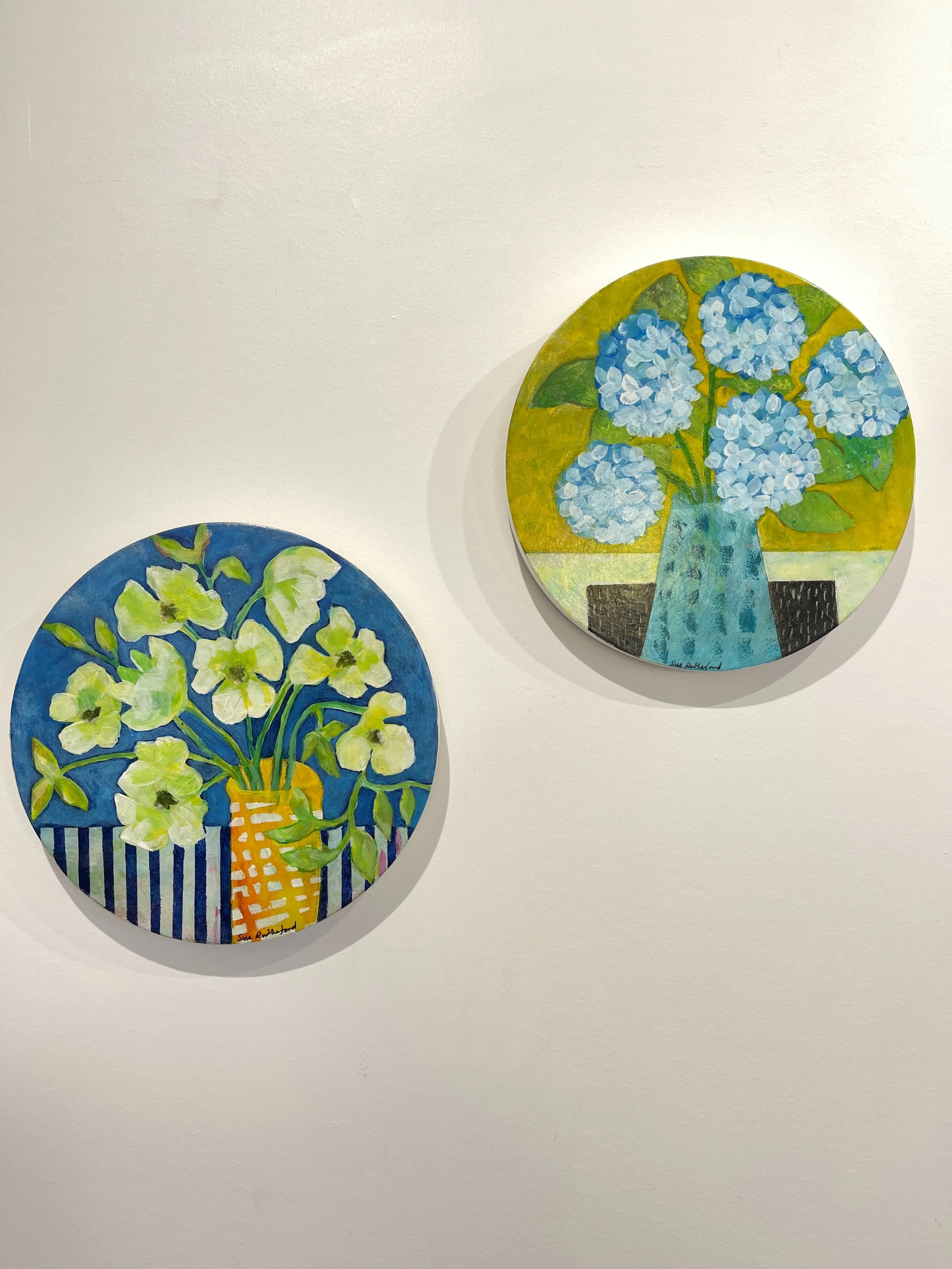 Little rounds painted by @suerutherford_ceramics &lsquo;Hydrangea&rsquo; and &lsquo;Lime Lover&rsquo; are both 200mm , acrylic on board paintings 💚 Currently on the wall at @artecollective_artists