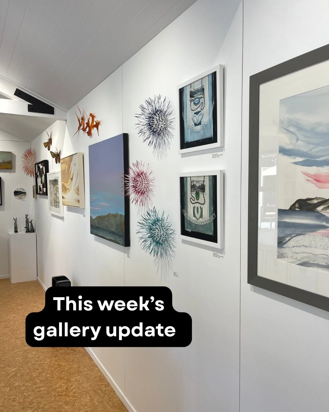 New paintings, ceramics, jewellery and the last few Lizzie artworks - this week at Artē Gallery. 

#nzart #nzartists #nzartgallery #collective