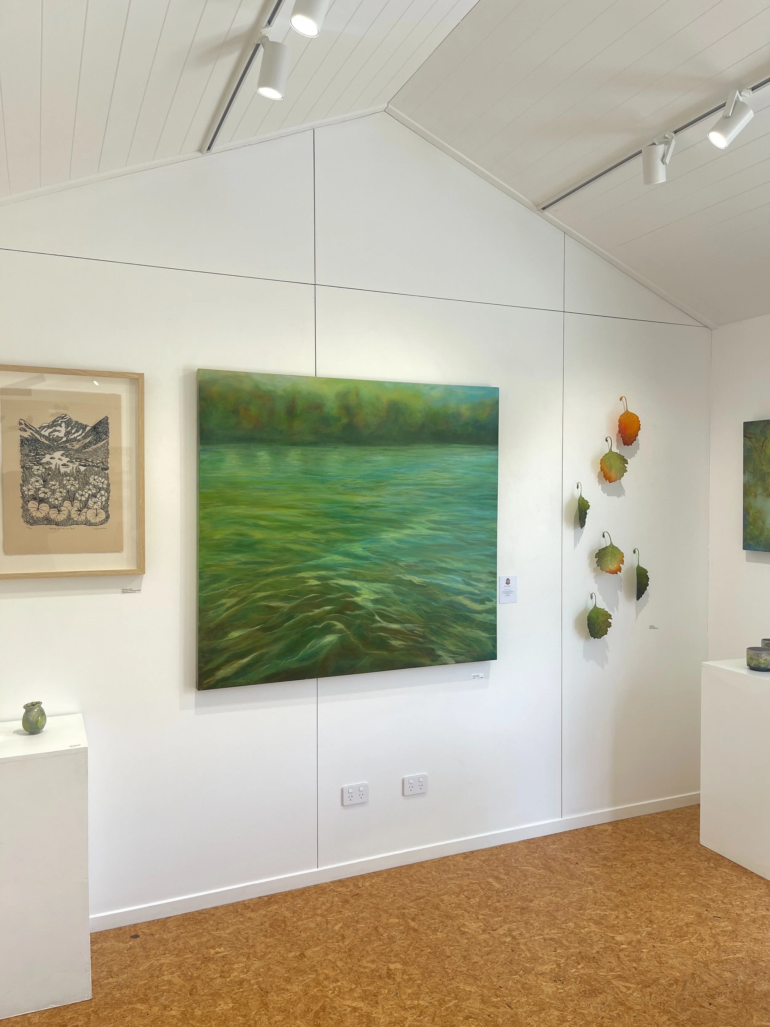 From the banks of Te Mata-Au the Clutha to the gallery. @jenny.chisholm &lsquo;s &lsquo;Green Reverie 1&rsquo; , acrylic on canvas, brings the river calm 💚

#nzart #wanakaart #clutha