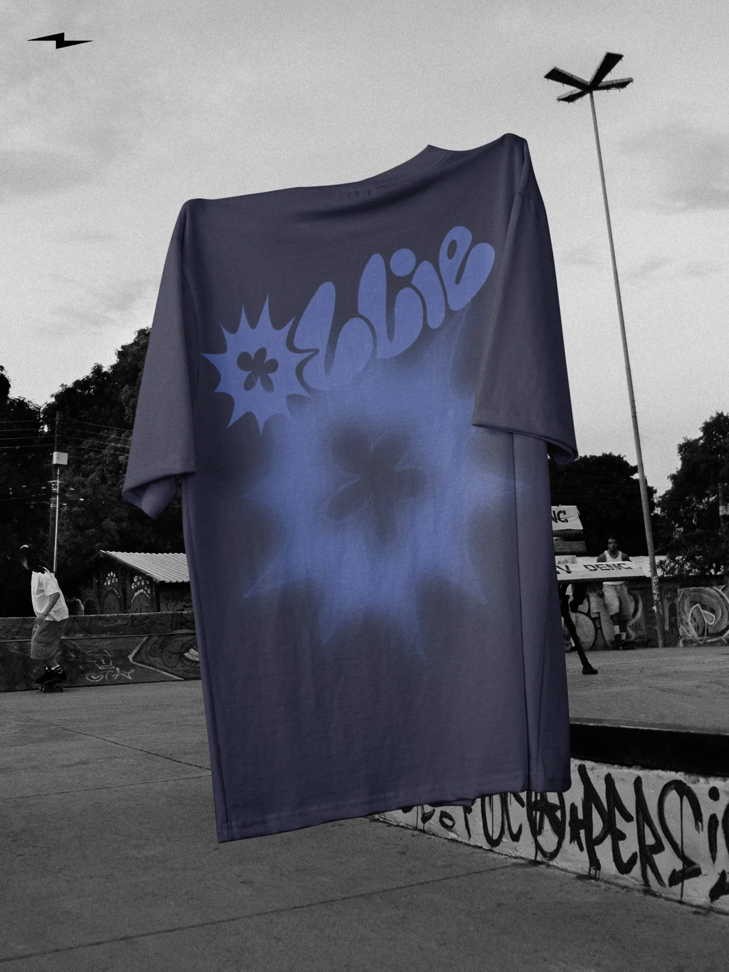 ✨ O wie Ollie ✨
made to ride, not just to wear.
Der Ollie ist mehr als nur ein Trick &ndash; er ist der Anfang von allem.

Das Design greift genau dieses Gef&uuml;hl auf: handmade Shapes, energiegeladene Kontraste und eine visuelle Dynamik, die Gesch