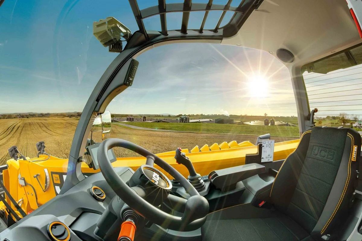 542-70-Telehandler-Interior-View.jpg