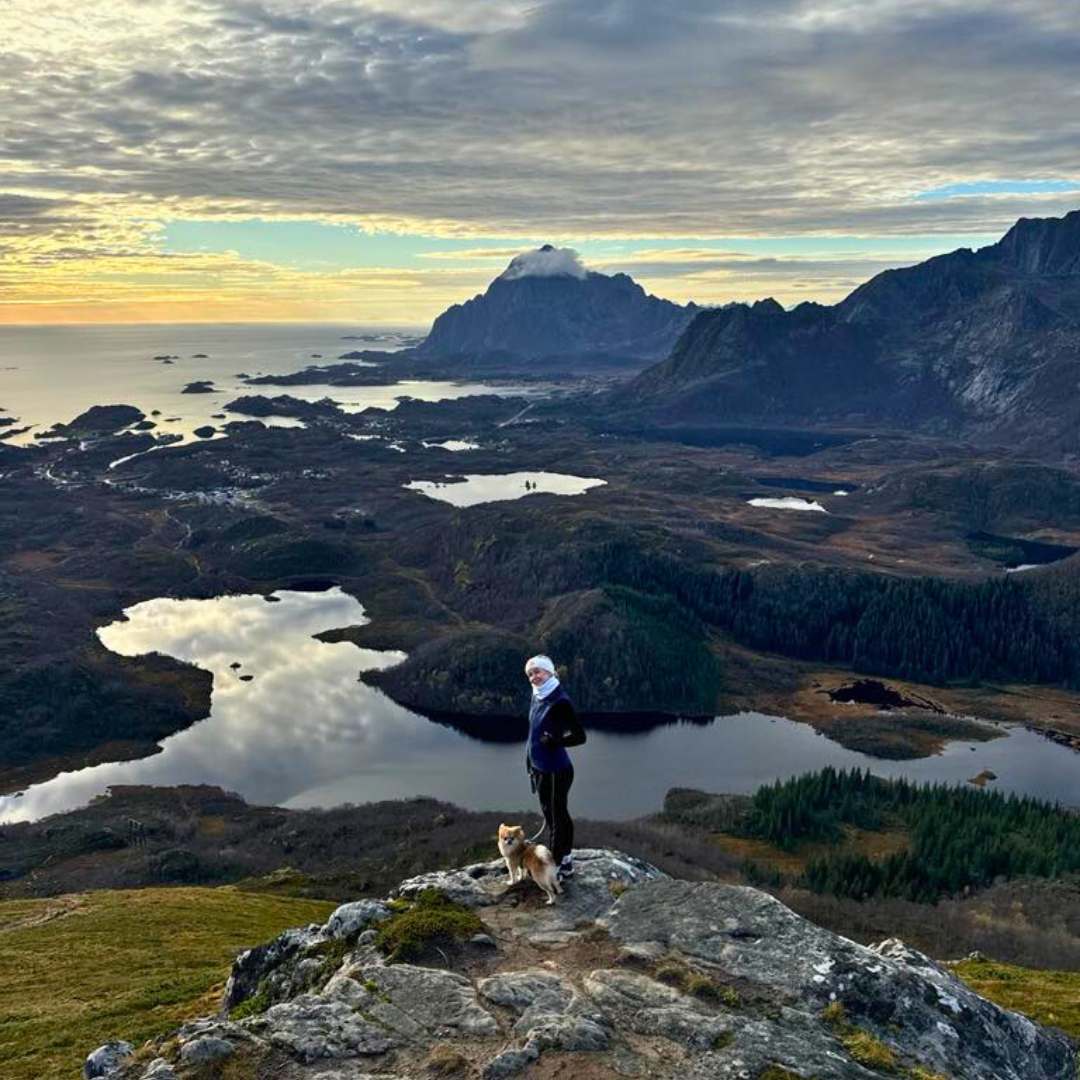 Tjeldbergtinden hike in Svolvær
