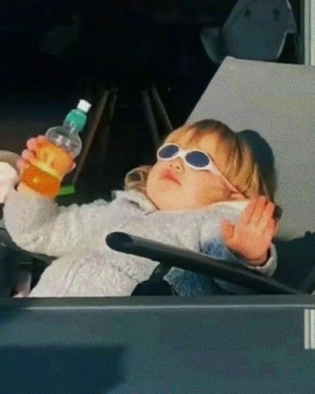 Mon mood de la semaine : vacances.
Bonnes vacances aux bossées en off, bon courage aux autres.
PS : oui ce post est programmé, pendant que tu le lis je dors sûrement encore.