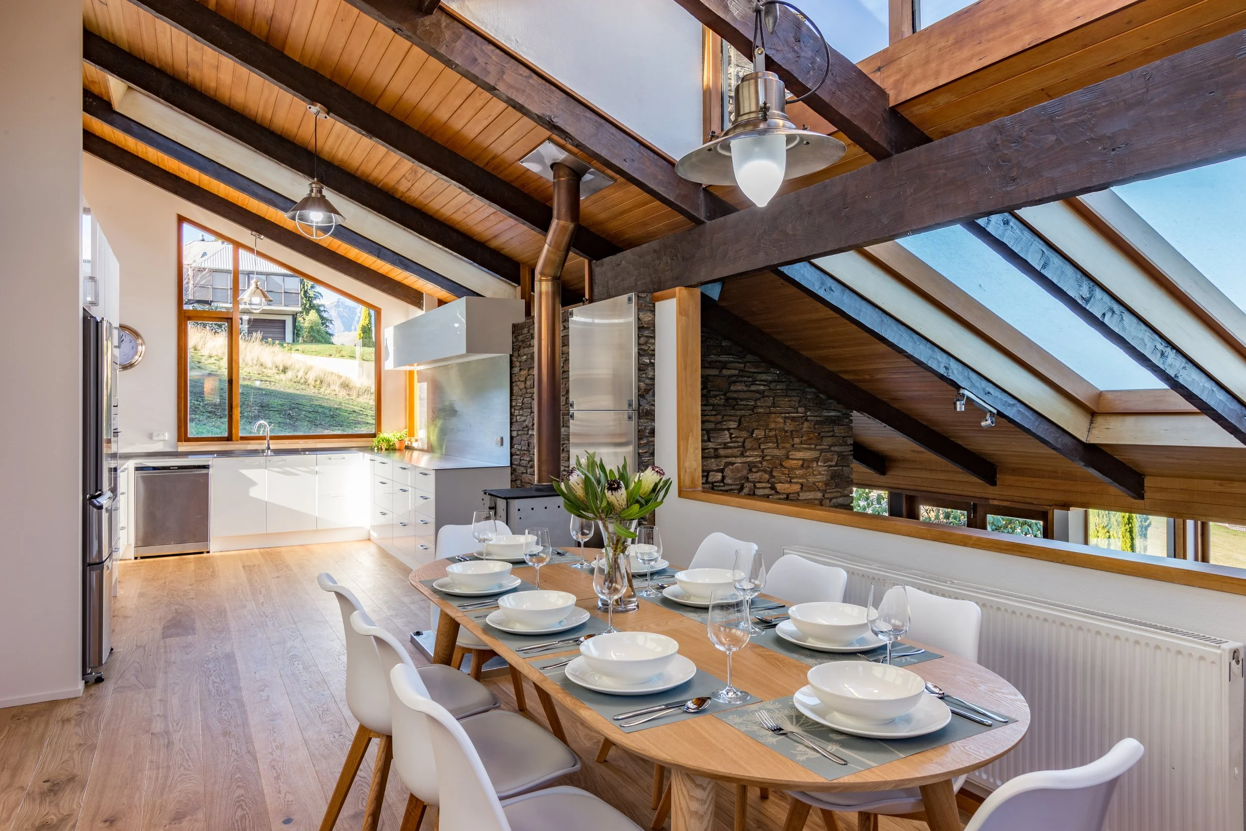 Kitchen & Dining
