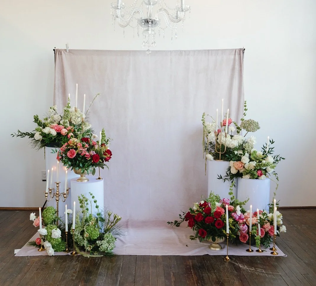 SPECIAL BOOKINGS ONLY THIS WEEKEND! 
This was super last minute and spontaneous so I apologize 😅 but if you’re not out on vacation this Spring Break, then come book your clients at our studio while these beautiful floral arrangements last! Co