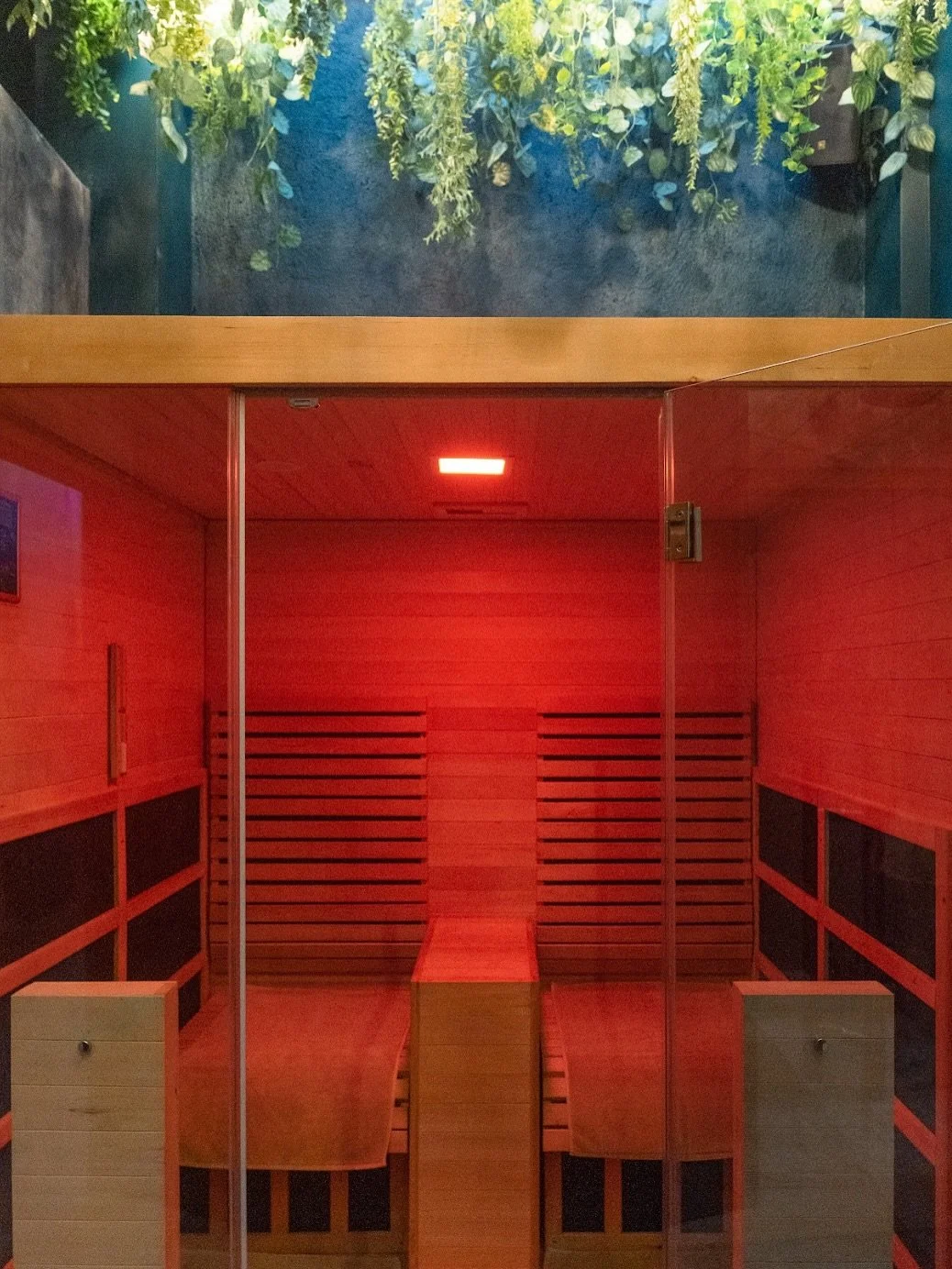 Have you checked out our new private recovery rooms?
A fresh space designed for both your body and mind. Featuring an infrared sauna and ice bath for the ultimate recovery experience.
🔥 The infrared sauna boosts circulation, eases muscle tension, an