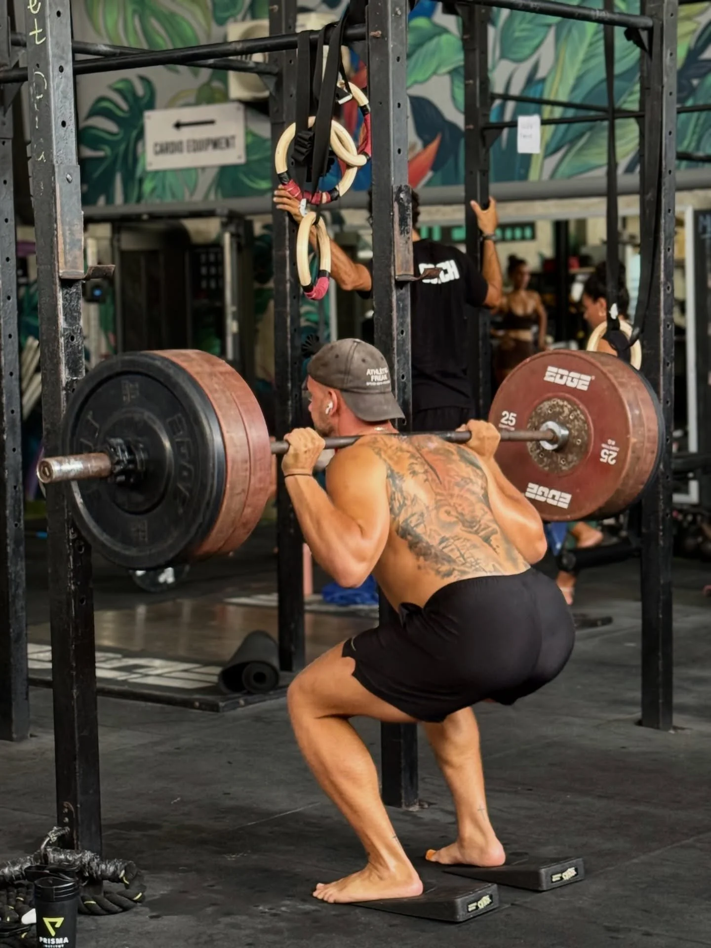 A gym designed for you to lift heavy and push yourself 💪🏼 Barbells, plates and squat racks all available to use in our open gym 😮&zwj;💨
