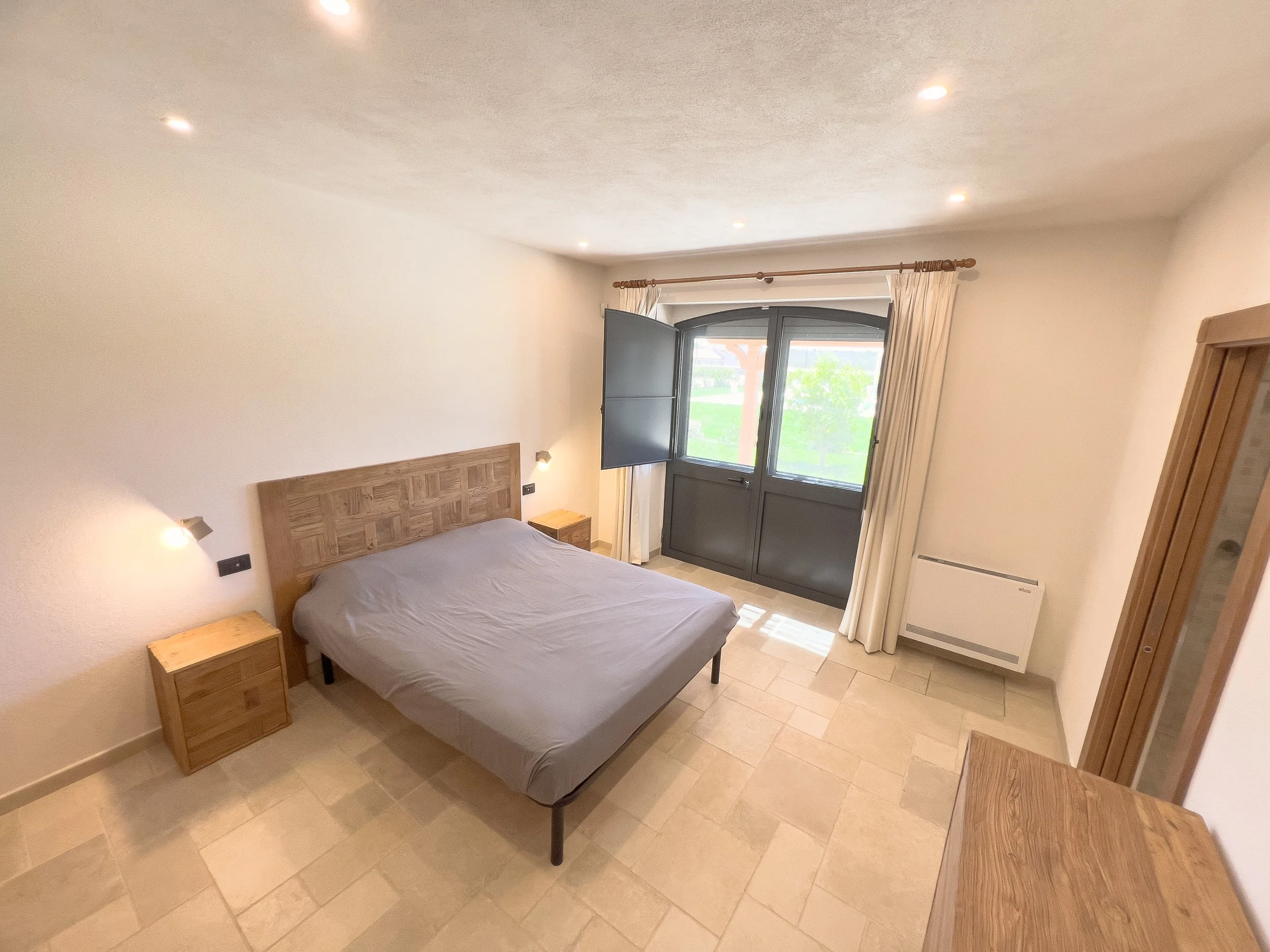 Apparentment 1 - Bedroom 02.jpg