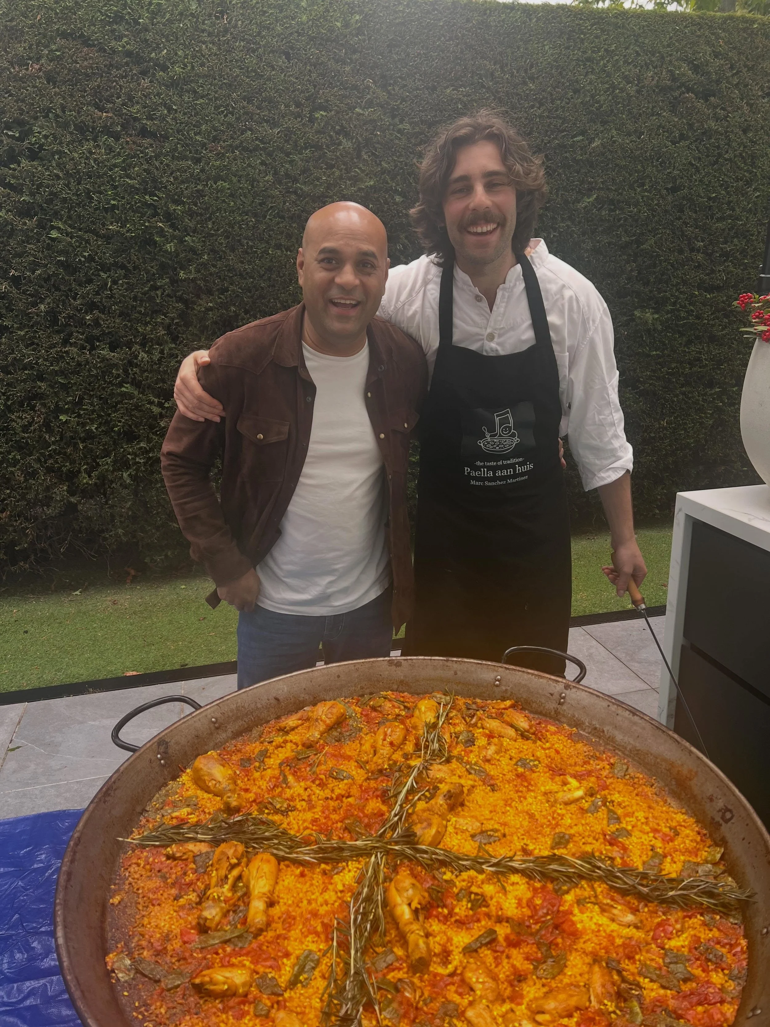 What a weekend! 🥘
Two delicious paellas prepared for two wonderful families and a great group of friends. Thank you for trusting us to be part of your special moments!

If you&rsquo;d like to enjoy an authentic paella at home with your family, frien