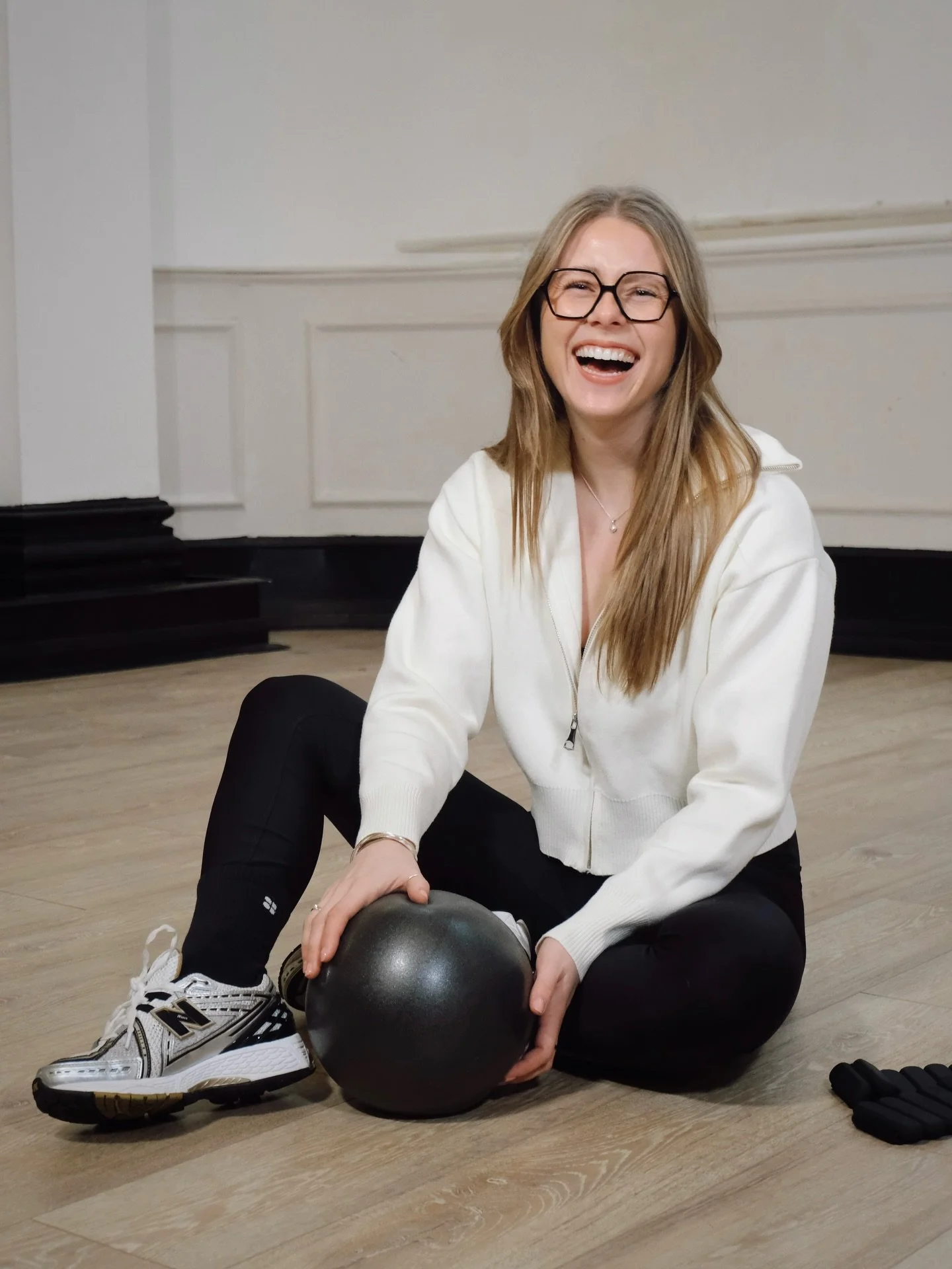 Mood for tomorrow, eeeekkk!!! 
Please remember your MAT, everything else we got you covered🤍

#pilatesevent #pilates #mat #onlineclasses