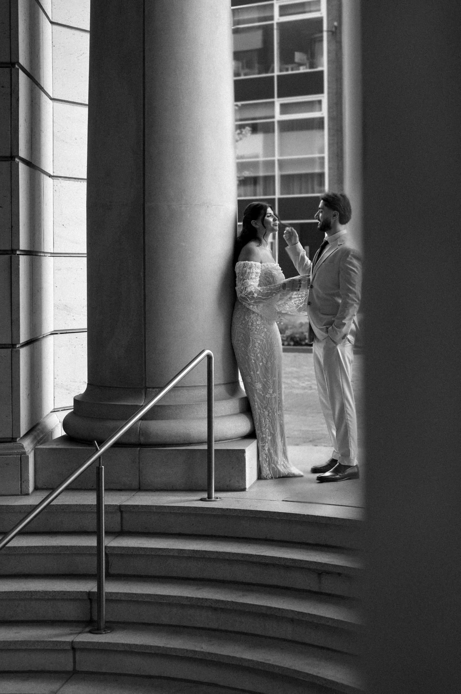 Verlovingsshoot koppel op locatie in Rotterdam ter voorbereiding op trouwdag