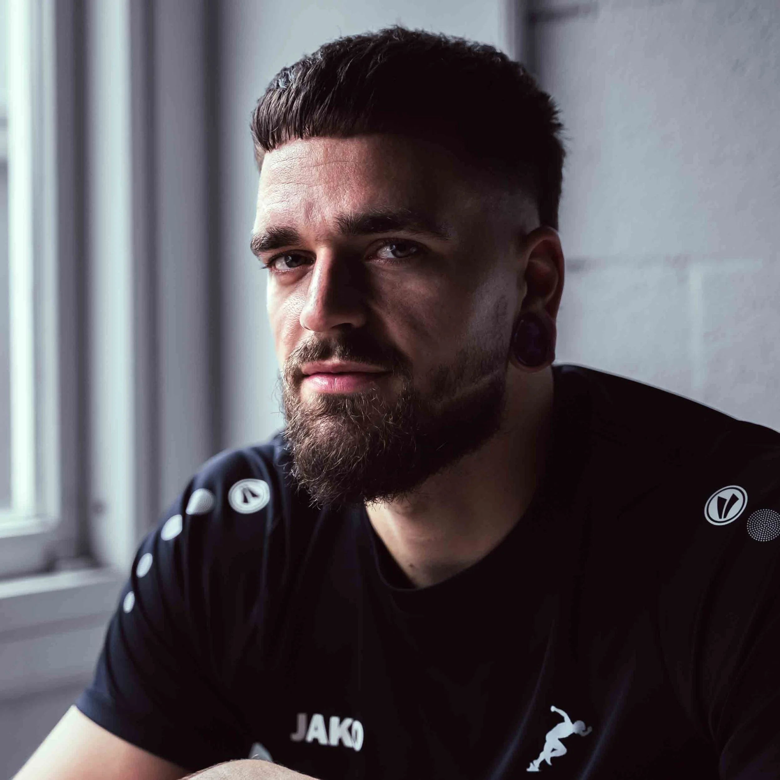 Headshot op locatie in Rotterdam.jpg