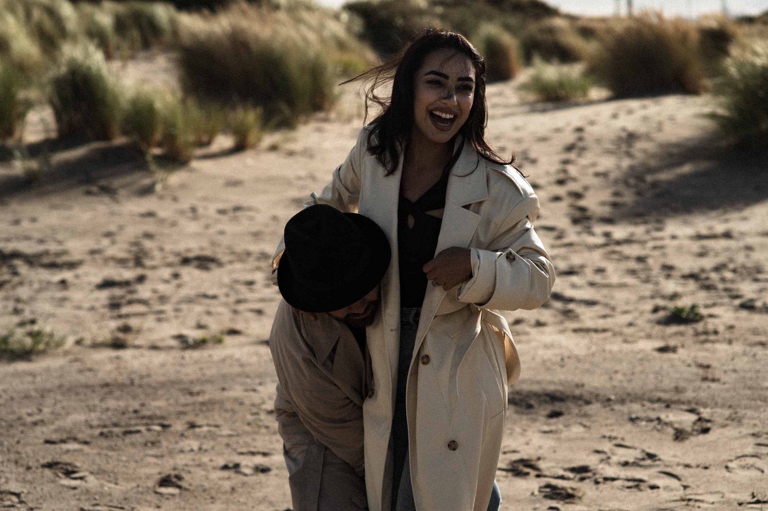 Koppel shoot op het strand-03.jpg