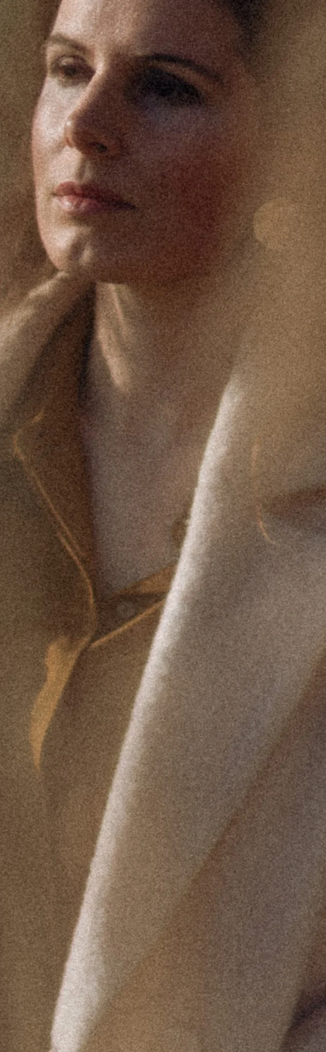 Redactionele verstilling: een editorial serie waarin mode, natuur en karakter samenkomen. Door de korrel en het filmische licht ontstaat een beeldtaal die verder gaat dan een standaard portret; het is visuele storytelling die de diepte van personal b