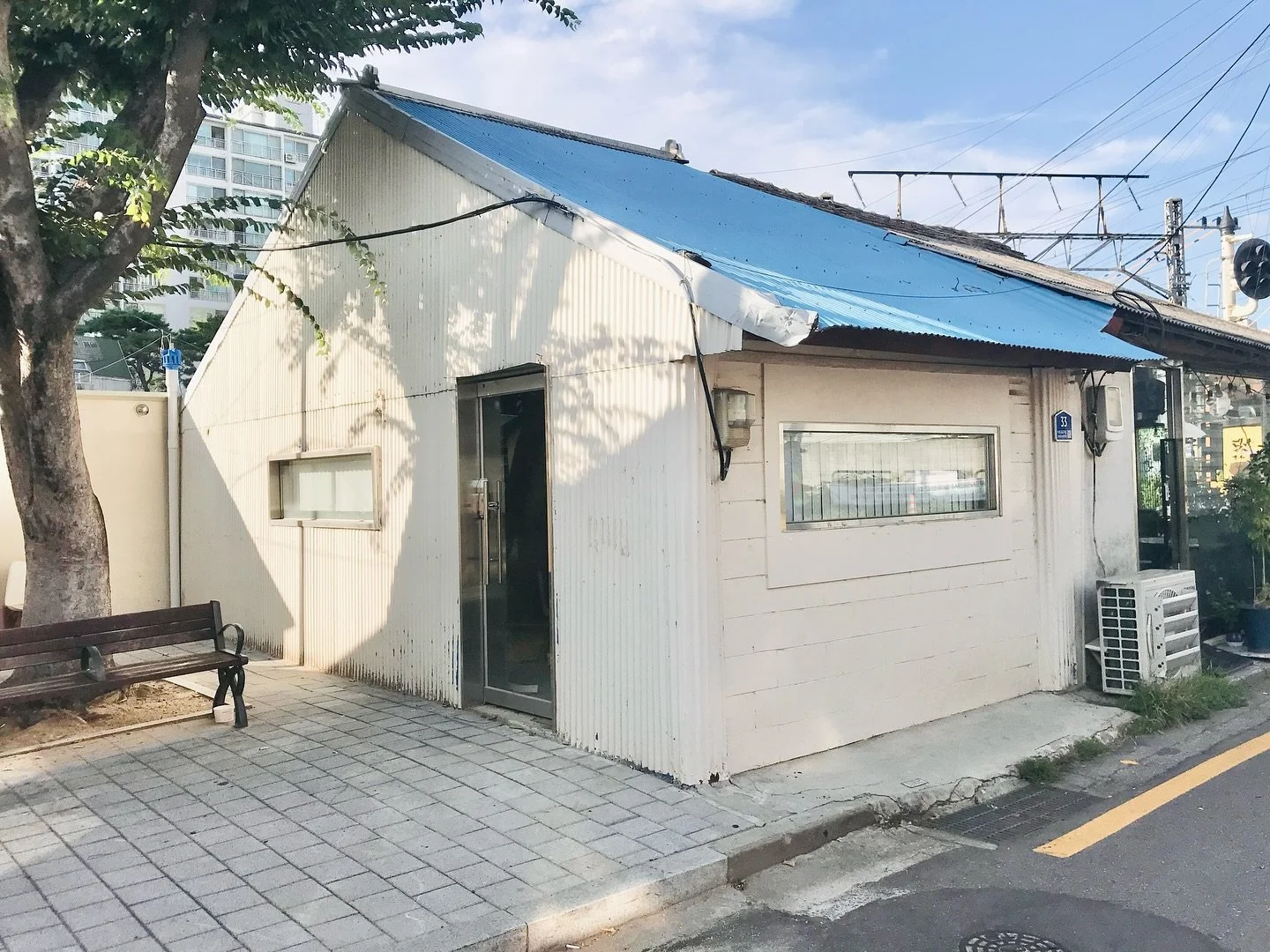 갤러리가 될 기찻길 앞 작은 집
 @galleryforteseoul