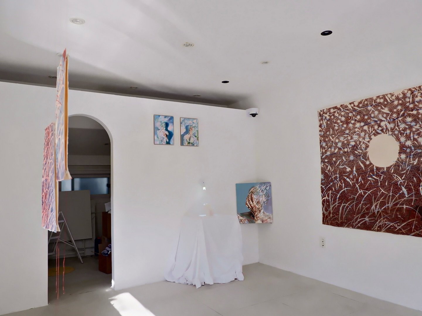 Ongoing ☆。☆☆

≪ Affliction Addict ≫ 
김문영, E:jel, 정주, 조은혜
@moony__art_ 
@plantly.paper 
@ooceandth 
@hyeheyhye_ 
2025.11.09 - 11.23 (13:00-20:00)
서울시 용산구 이촌로 29길 33 포르테서울

@galleryforteseoul 

&hellip;..

스스로의 그림자와 손을 잡아볼 순 없을까. 두 눈을 가릴 순 있어도, 햇빛이 있는 