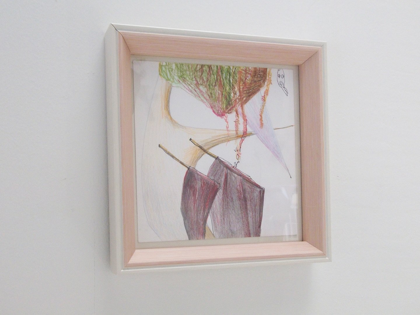 <Last Kiss>, 종이, 펜, 색연필, 13.5 x 13 cm 
<Last Kiss 2>, 종이, 펜, 색연필, 13 x 13.5 cm

《 D&eacute;j&agrave; vs. Jamais : 데자 대 자메 》
2026.02.28 - 03.22 (13:00-20:00) 수 휴무
서울시 용산구 이촌로 29길 33 포르테서울

@galleryforteseoul 

&mdash;&mdash;

 우리는 매일 익숙함과 