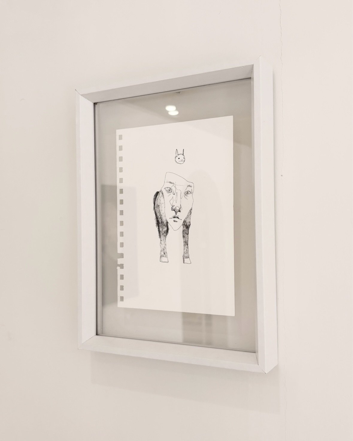 <무제>, 종이에 펜, 15.3 x 11.4 cm
<무제>, 종이에 펜, 10 x 14 cm 
<무제>, 종이에 펜, 21 x 14 cm 

《 D&eacute;j&agrave; vs. Jamais : 데자 대 자메 》
2026.02.28 - 03.22 (13:00-20:00) 수 휴무
서울시 용산구 이촌로 29길 33 포르테서울

@galleryforteseoul 

&mdash;&mdash;

 우리는 매일 