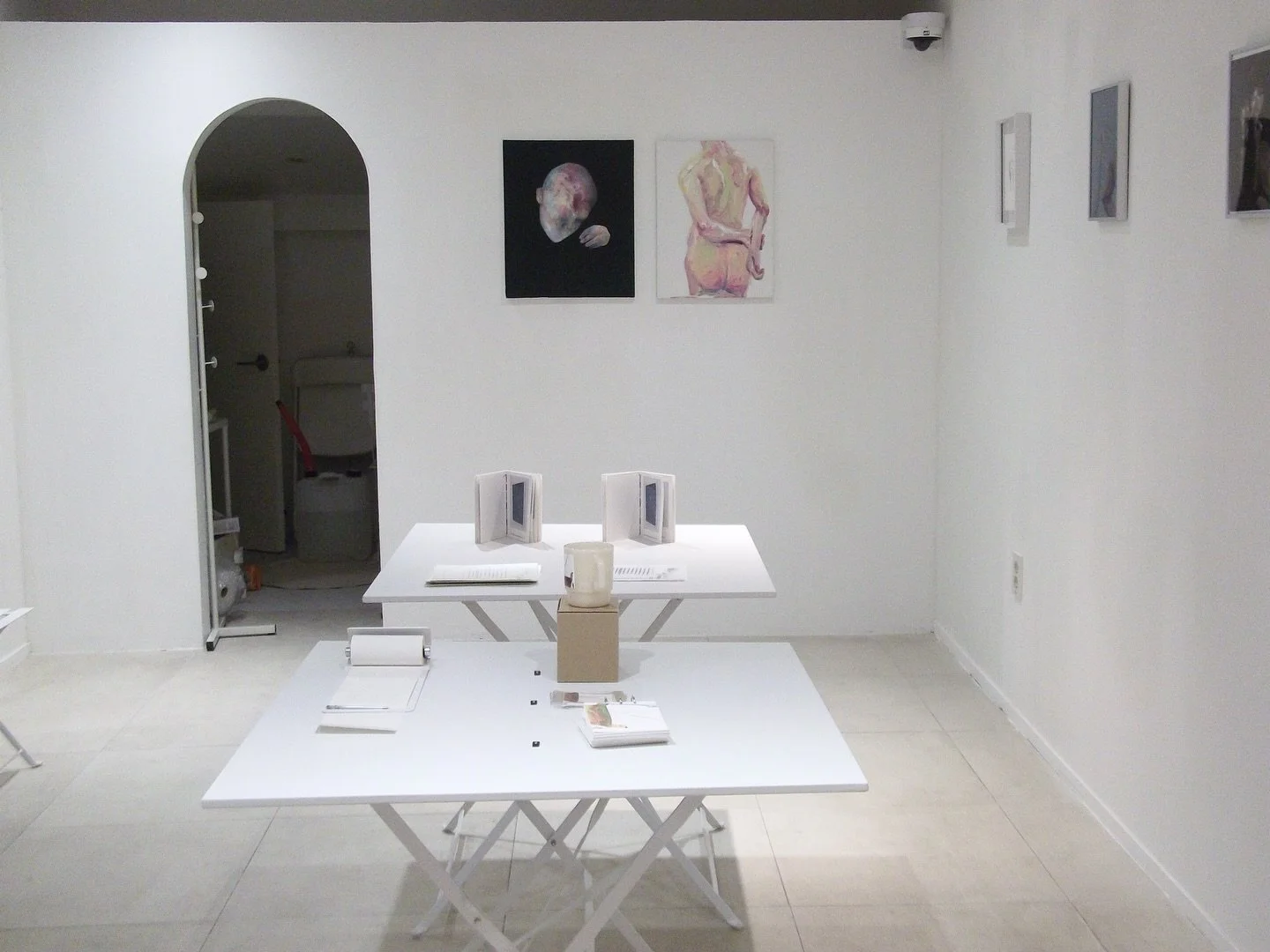 전시 종료 알림 📢 와주신 모든 분들께 감사의 말씀 드립니다.

《 D&eacute;j&agrave; vs. Jamais : 데자 대 자메 》
2026.02.28 - 03.22 (13:00-20:00) 수 휴무
서울시 용산구 이촌로 29길 33 포르테서울

@galleryforteseoul 

&mdash;&mdash;

 우리는 매일 익숙함과 낯섦이라는 두 세계를 오간다.

분명 처음 마주하는 풍경임에도 어디선가 본 듯한 기시감, 데자뷰(D