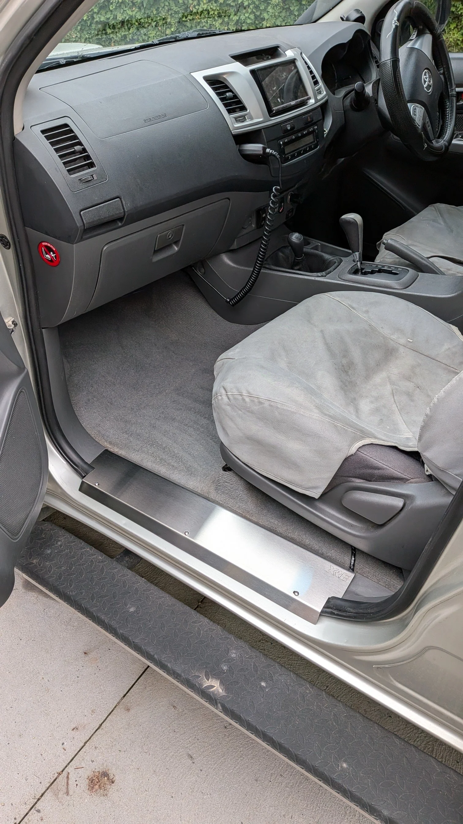 XRE STAINLESS SILL PANELS SUIT N70 HILUX