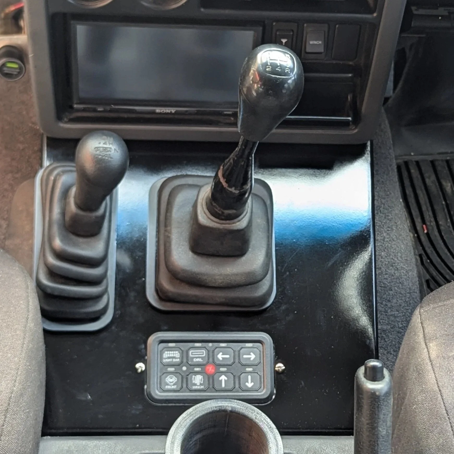 XRE-GQ-SMART-SHIFTER-SURROUND-INCAR3.jpg