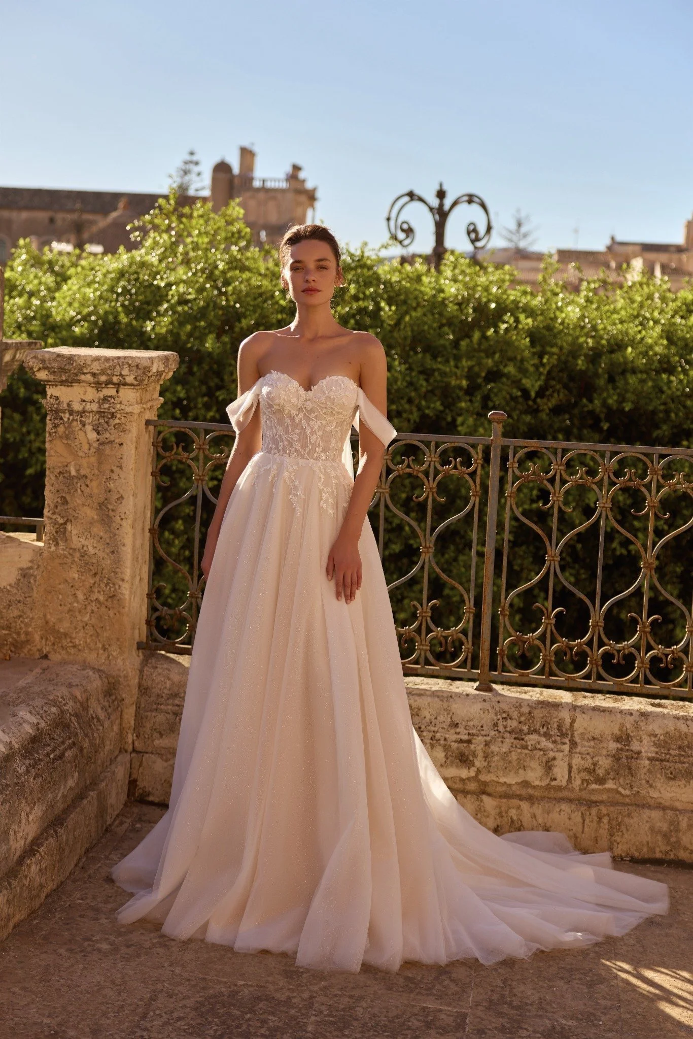 Mélania (bientôt disponible)