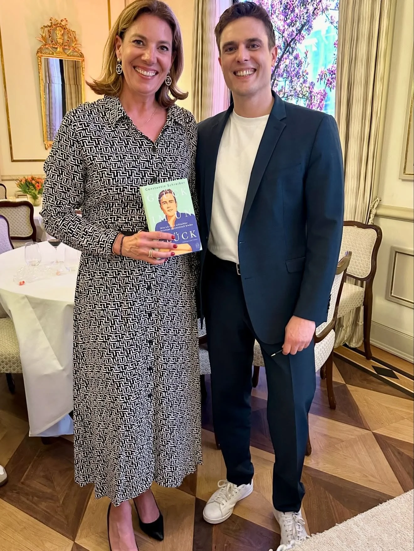 &bdquo;Freundlichkeit ist kein Soft Skill.
Sie ist eine &Uuml;berlebensstrategie in unsicheren Zeiten.&ldquo;

Dieser Gedanke ist mir nach dem Vortrag von  @constantinschreiber beim @clubeurop.unternehmerinnen geblieben. 
Gerade in einer Welt voller 