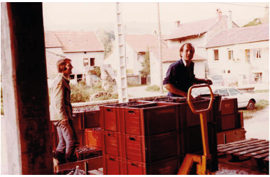 André DUPUIS et Bernard Derain à la cave coopérative de Mancey
