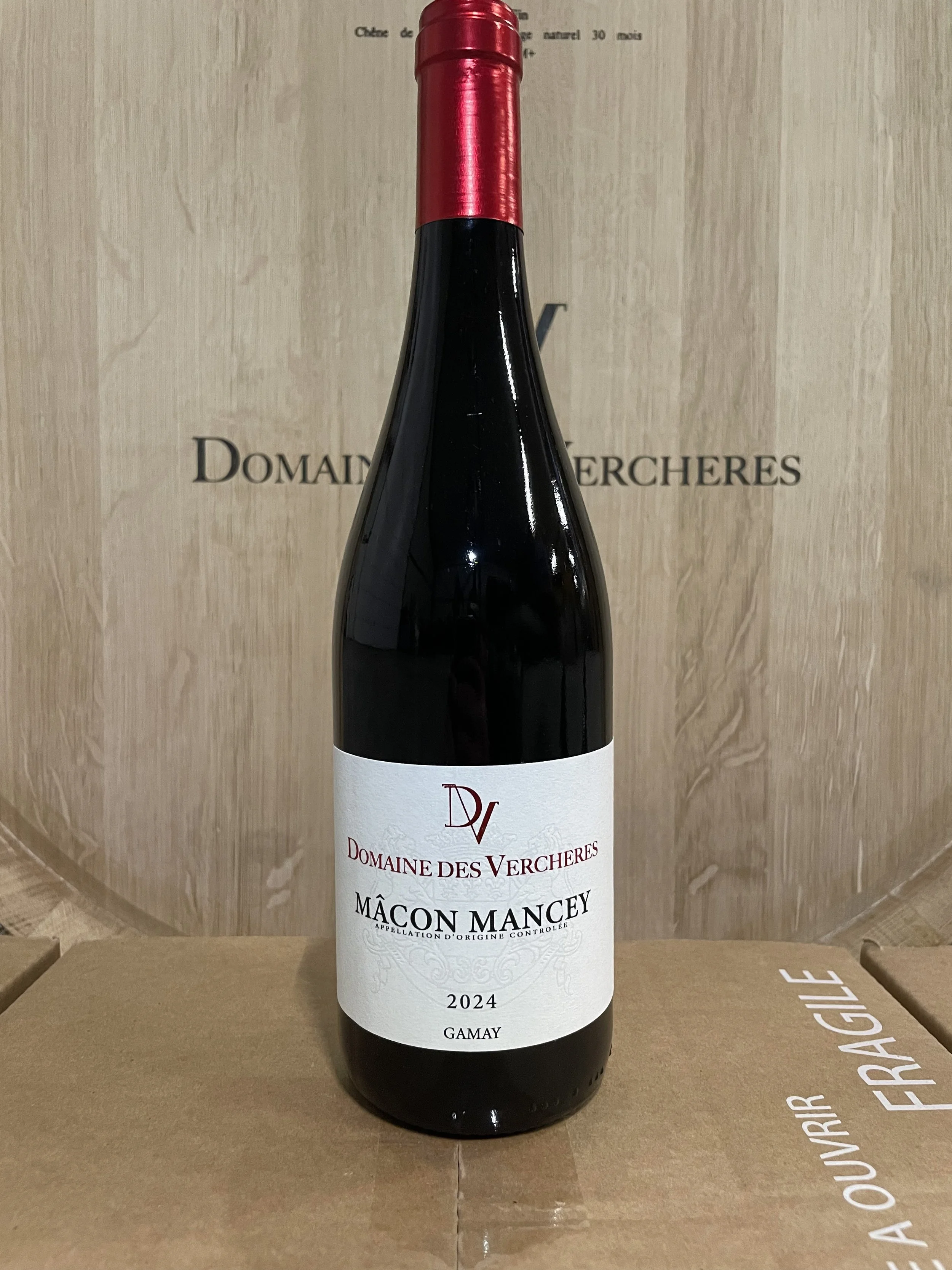 Bouteille de vin rouge Mâcon Mancey de 2024 du Domaine des Verchères.