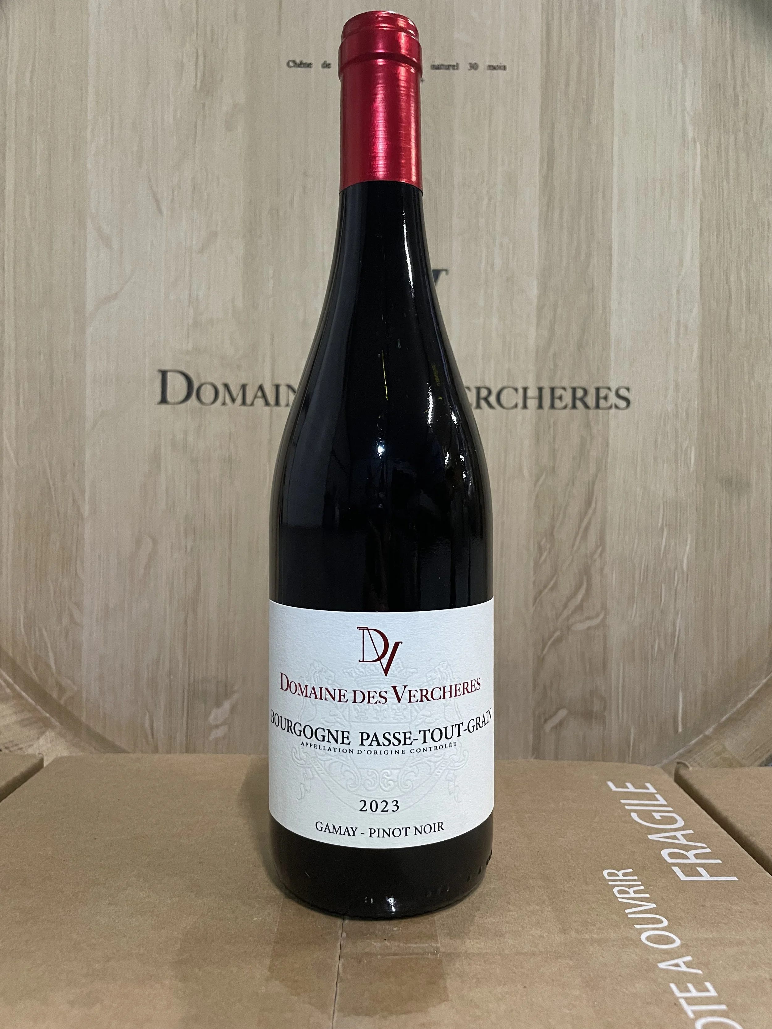 Bouteille de vin rouge Bourgogne Passe-Tout-Grain de 2023 du Domaine des Verchères.