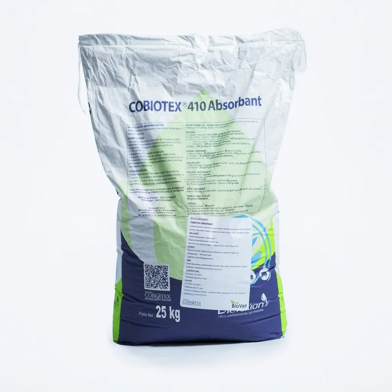 En 25-kilos sekk med veterinærfôrmerke Cobiotex 410 Absorbat, brukt til dyrehelse, med tekst og QR-kode på pakken.