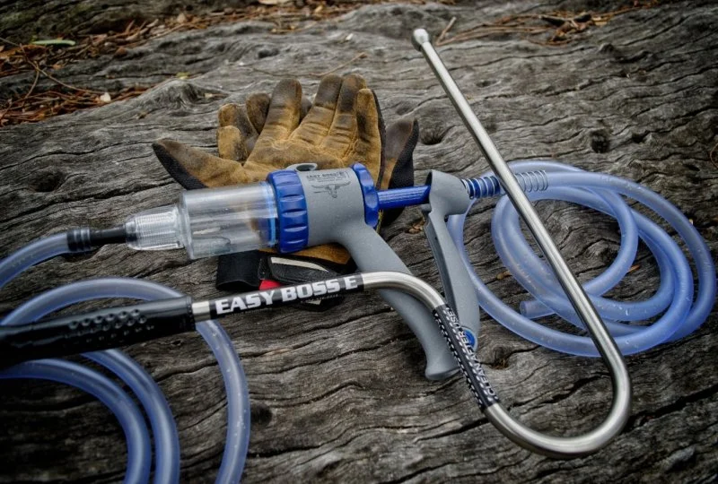 Easyboss E, hjelpemiddel for distraksjon av storfe under håndtering