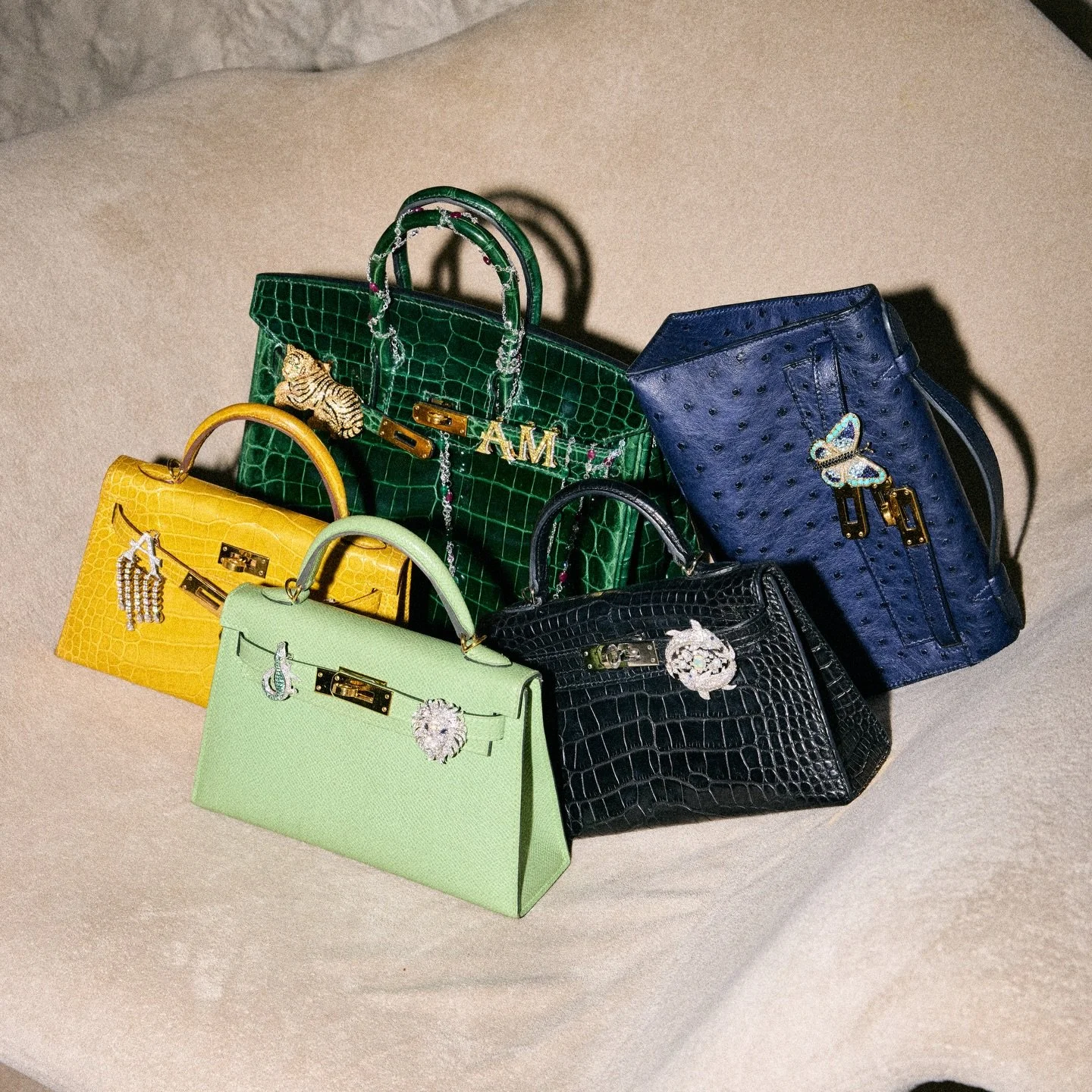 Get me a charm, for every bag please 😮&zwj;💨

💌 DM or WhatsApp to make one yours &mdash; custom also possible 😉

📷 @ashnamehtajewelry