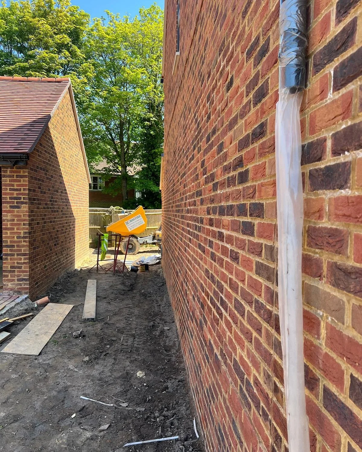 Two new builds in Crawley  #design #build #se12 #bromley #homedesign #projectanddevelopment #localbuilder #paslode  #homedecor #diy #project #homesweethome #buildingdesign #carpentry #builder #crawley #newbuilds