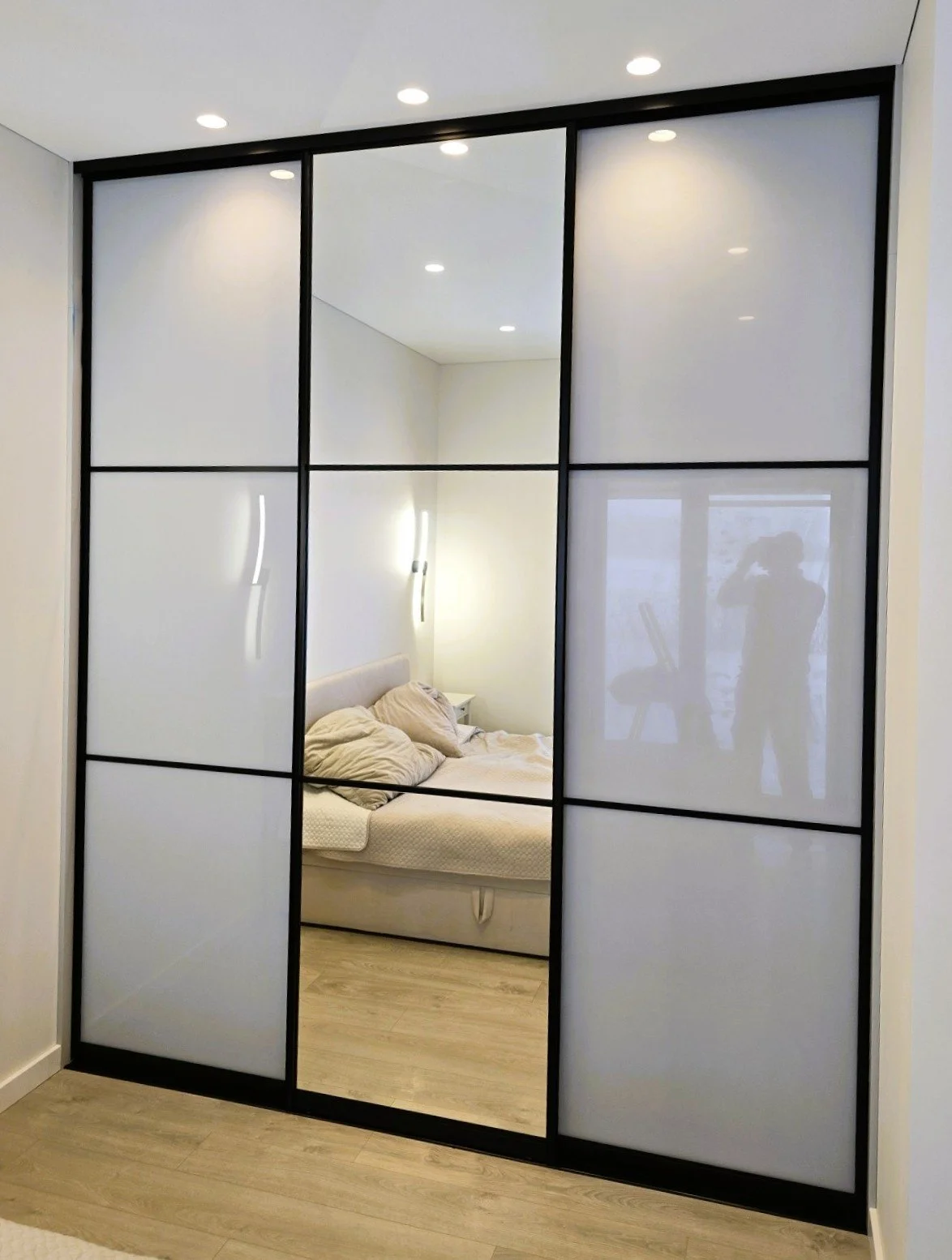 Spinta su dažytu stiklu 2.jpg