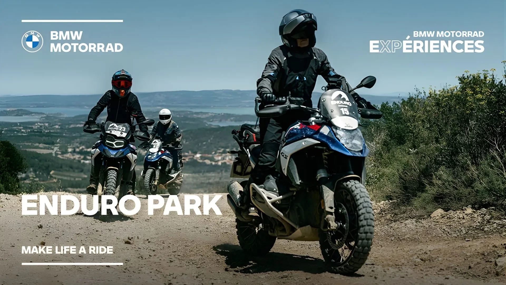 3 BMW R 1300 GS sur les chemins de l'Enduro Park de Château Lastours au cours d'un stage BMW Motorrad Expériences de 2 jours