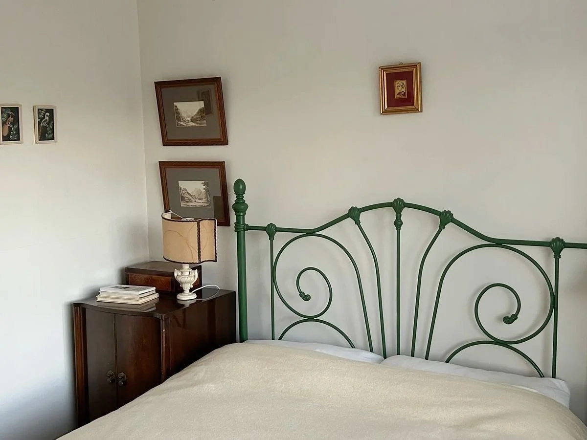 A touch of green iron, quiet light, and the comfort of collected things.

Reaching 10K feels like this moment: warm, personal, and filled with gratitude. Thank you for being here, for seeing the beauty in the old and the imperfectly timeless.

🕊️ Im