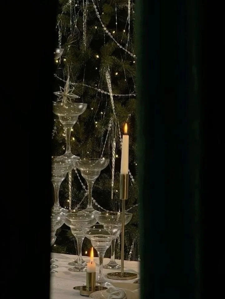 Christmas may have passed, but winter is still very much with us. The candles stay lit a little longer. The table lingers.

This season asks us to gather around warm light, shared meals, familiar faces. ❄️🕯️