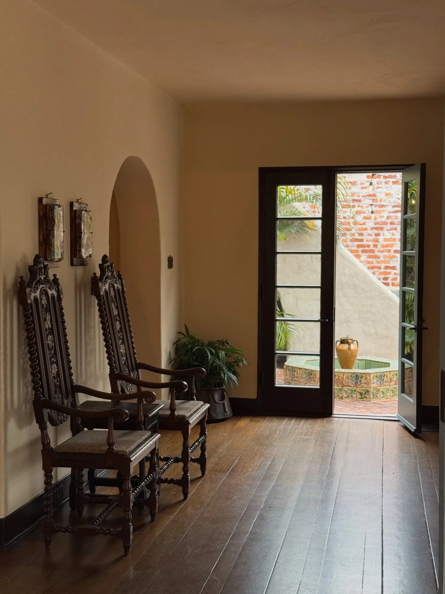 When your best friends wedding is held at a historic estate and you fall that much more in love with character &amp; detail🤎🌿