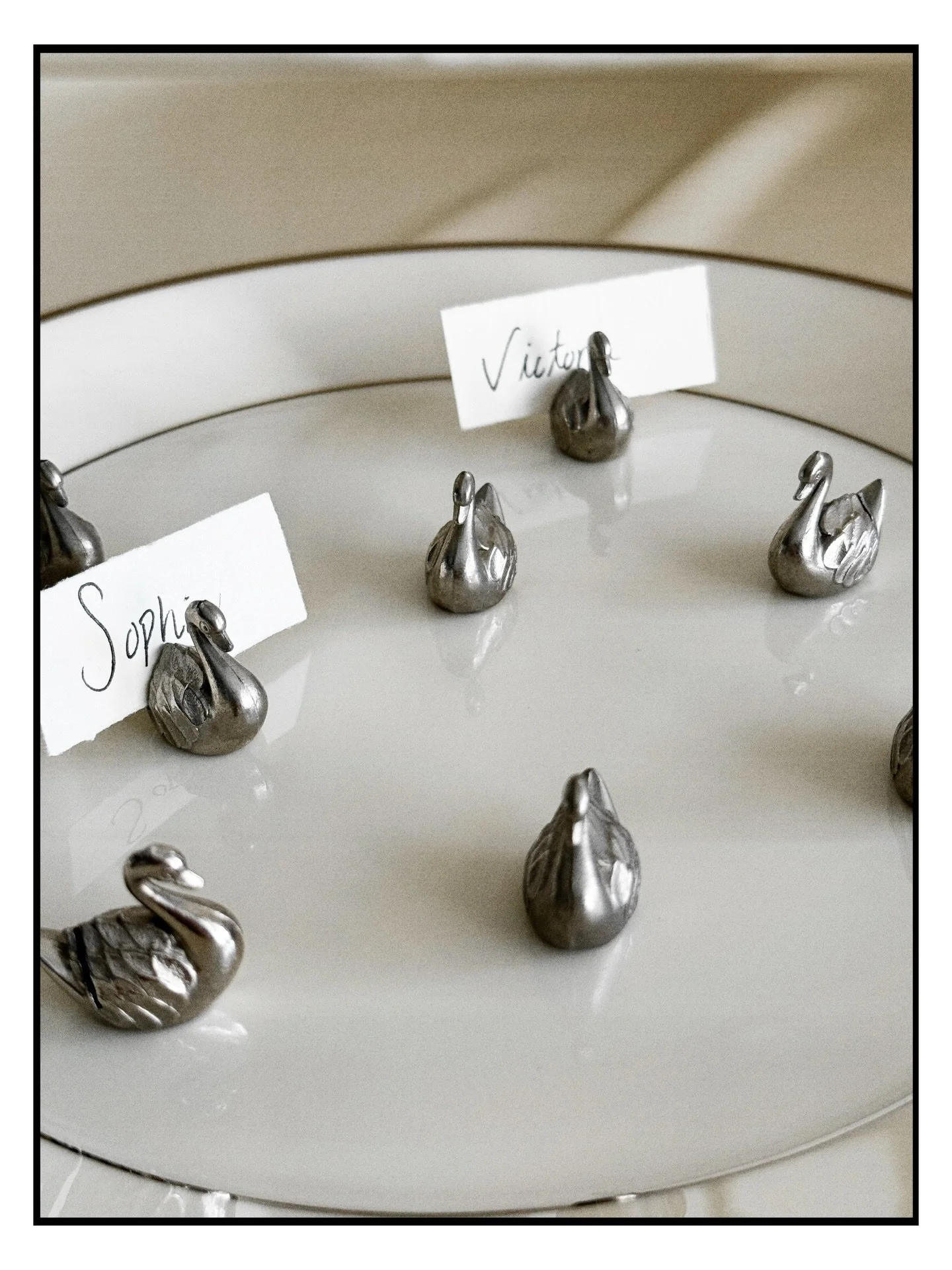 A place at the table, thoughtfully prepared.🦢

This set of vintage French swan place card holders offers a detail that feels both intimate and enduring. Each small swan gently holds the name of someone invited to witness and celebrate love, transfor
