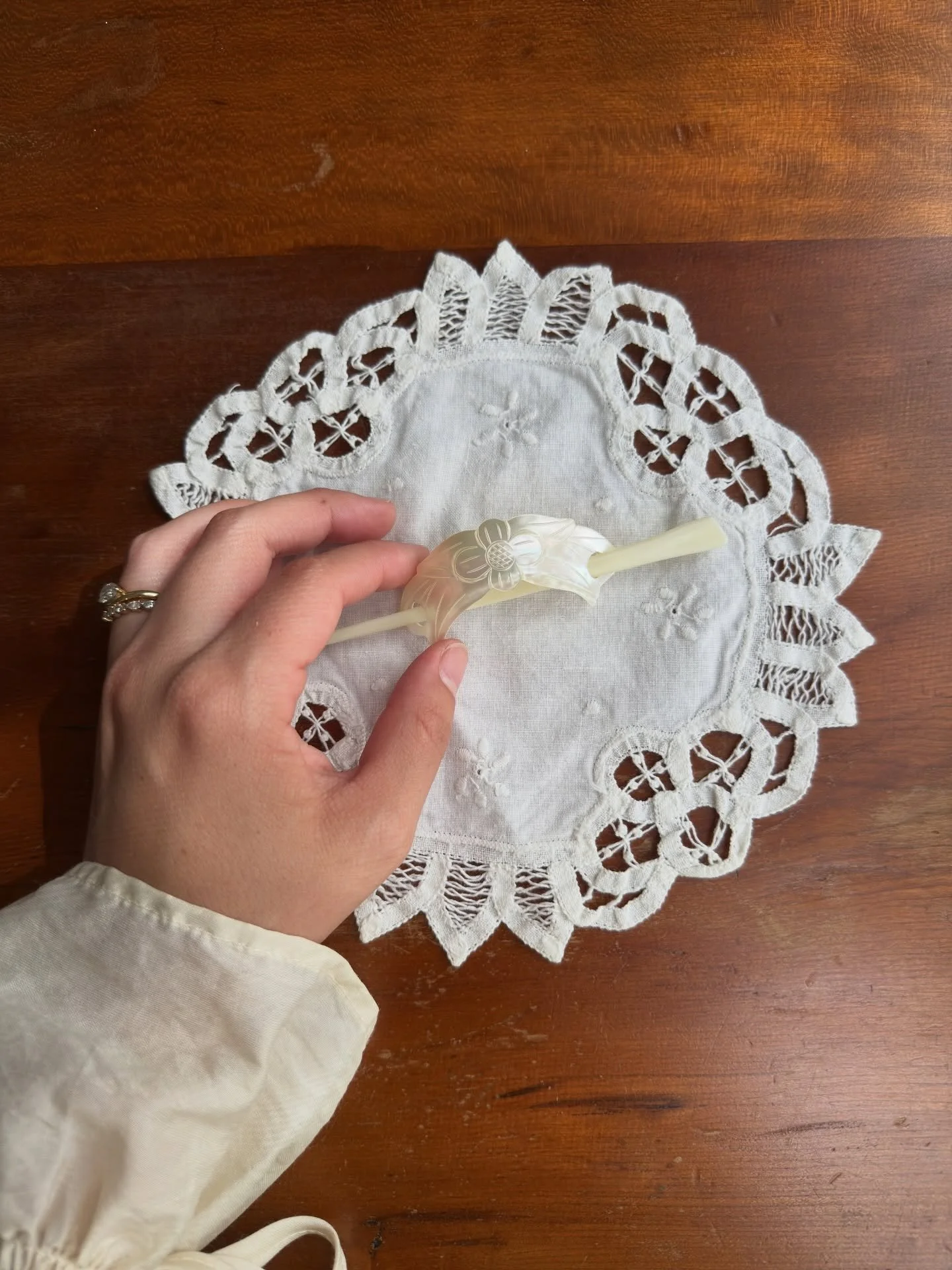 Soft light, held in form. 🐚

This luminous mother of pearl barrette captures the romance of bridal preparation. The gentle ritual of dressing, the pause before stepping into a new chapter. 

With its delicate carved motif and natural iridescence, it