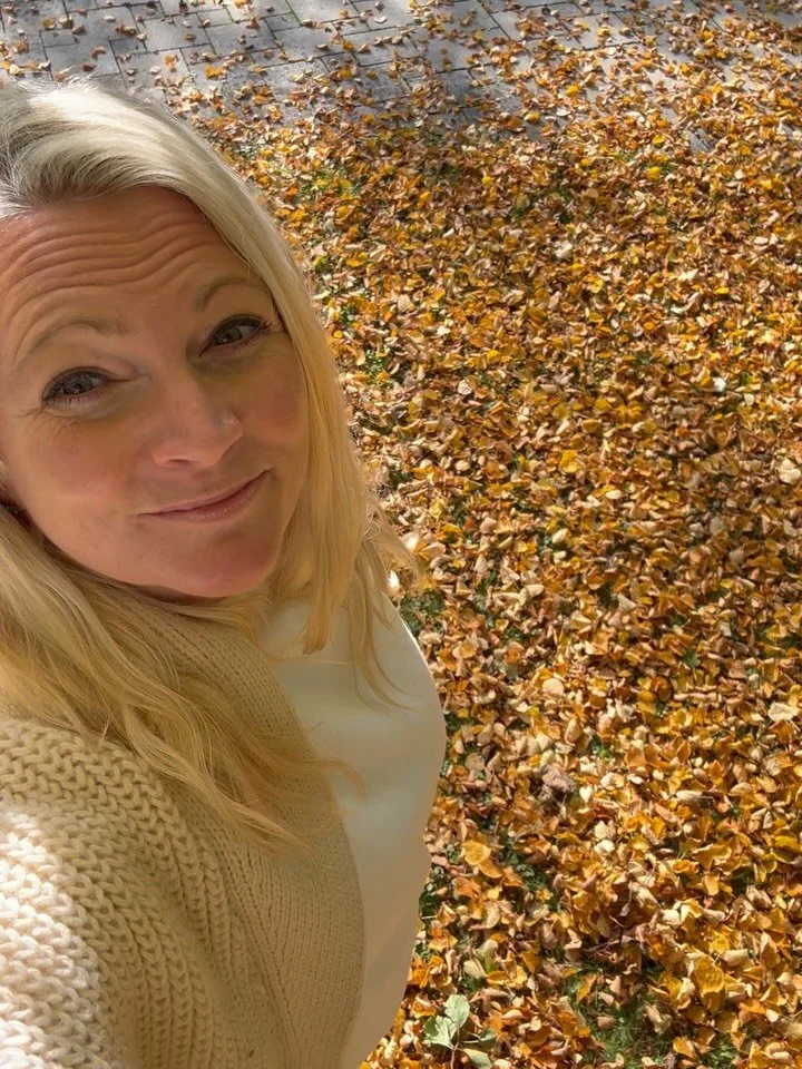 ✨ JOY RECAP Woche 1 ✨
So viele kleine &amp; gro&szlig;e Momente voller Freude durften wir diese Woche sammeln &ndash; und ich bin zutiefst dankbar, wie bunt und reich das Leben ist, wenn wir bewusst hinschauen. 🌈💛

1)Herbstfarben 🍂

2)Yoga im Sonn