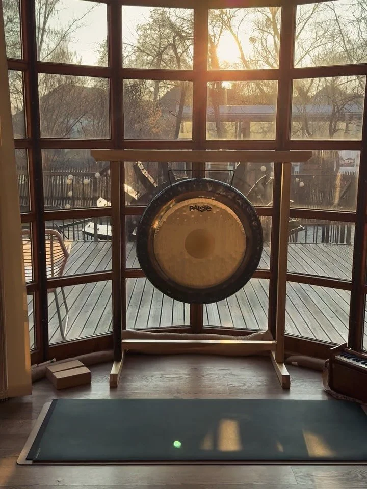Ein kleiner Traum von mir ist in mein Yogastudio eingezogen. ✨

Seit Jahren wollte ich einen original Paiste Gong &ndash; so wie man ihn auch aus internationalen Yoga-Studios kennt.
Jetzt ist er endlich im Studio eingezogen.

Freut euch auf
✨ noch ti