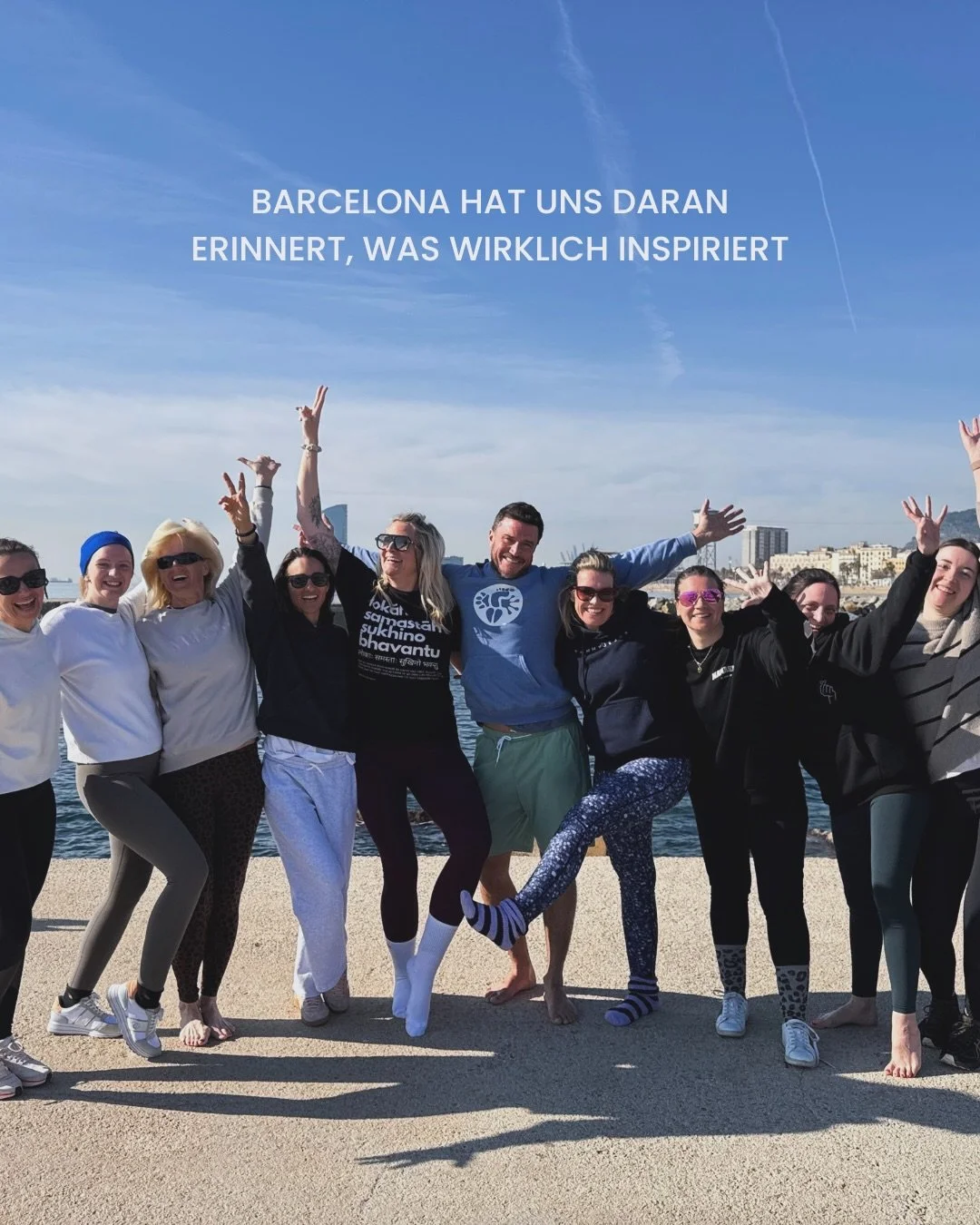 Barcelona 🤍
Retreat Motto: INSPIRATION

Dieses Retreat war so viel mehr als nur ein Ortswechsel.

Es sind diese besonderen R&auml;ume,
in denen du wieder bei dir ankommst.

Wo du durchatmest.
Wo du dich bewegst.
Wo du sp&uuml;rst, was im Alltag oft 