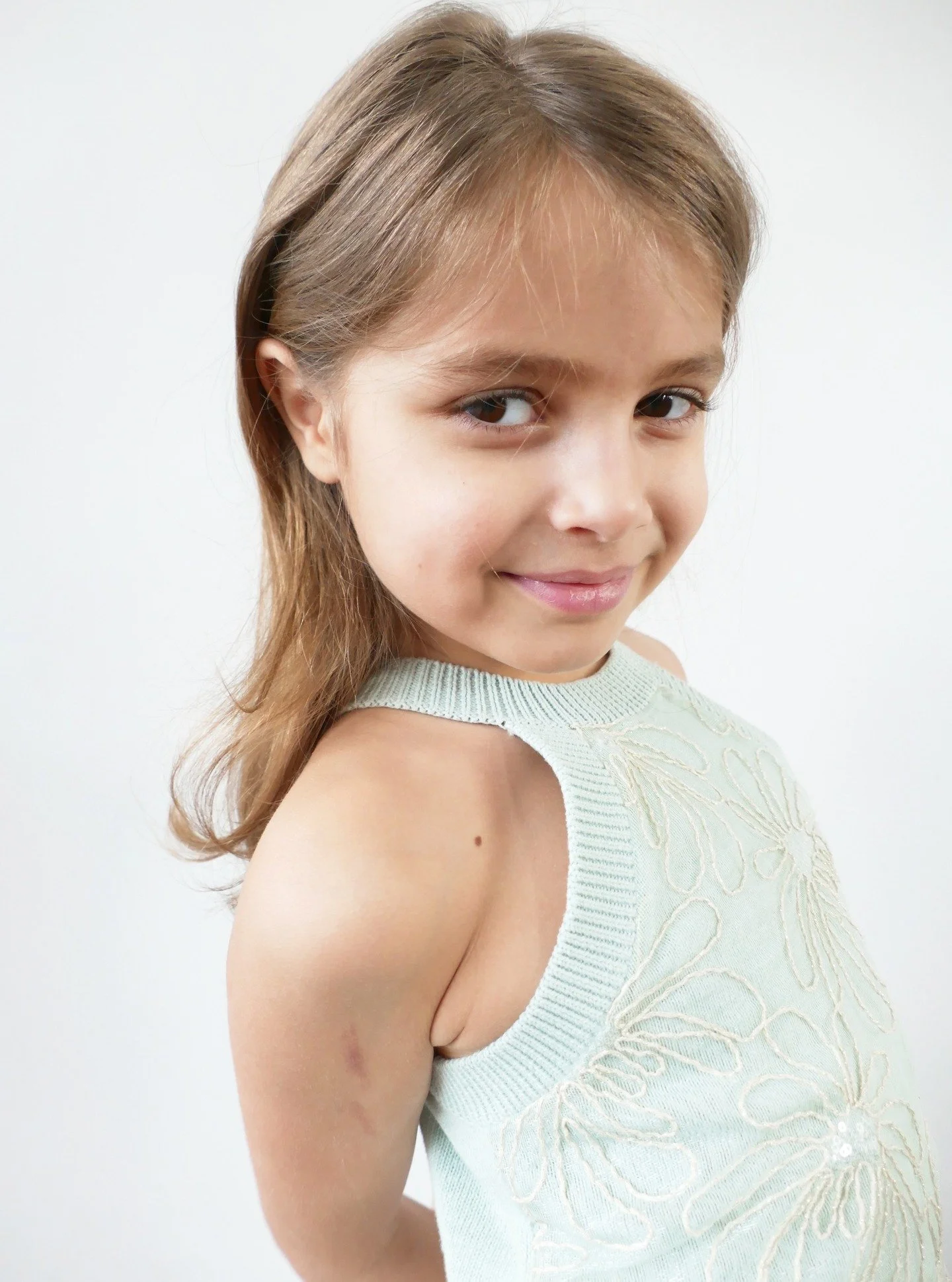 Charmant, frech und ausdrucksstark - das ist unsere CARLA! 💫

In diesem Blick steckt volle Power und dahinter eine besondere Pers&ouml;nlichkeit, die es kaum abwarten kann, vor der Kamera zu stehen. 

#carlaonset#sedcardshooting#kidsmodel#kindermode