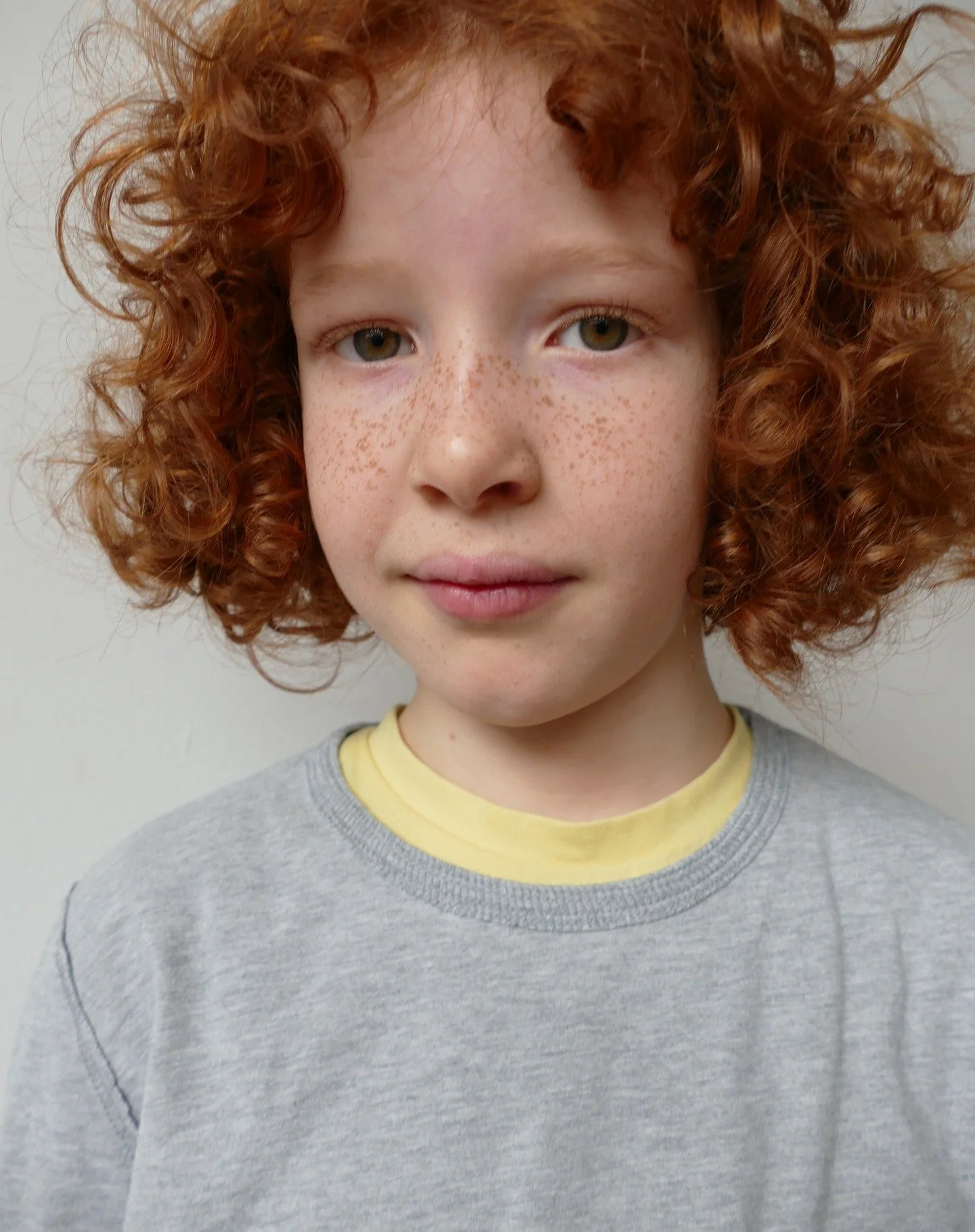 Locken rocken &ndash; und BENDO auch! 🔥
Mit seinem einzigartigen Look, den frechen Sommersprossen und einer Ausstrahlung, die sofort ins Auge f&auml;llt.

Charme, Nat&uuml;rlichkeit und jede Menge Pers&ouml;nlichkeit &ndash; genau das, was moderne K