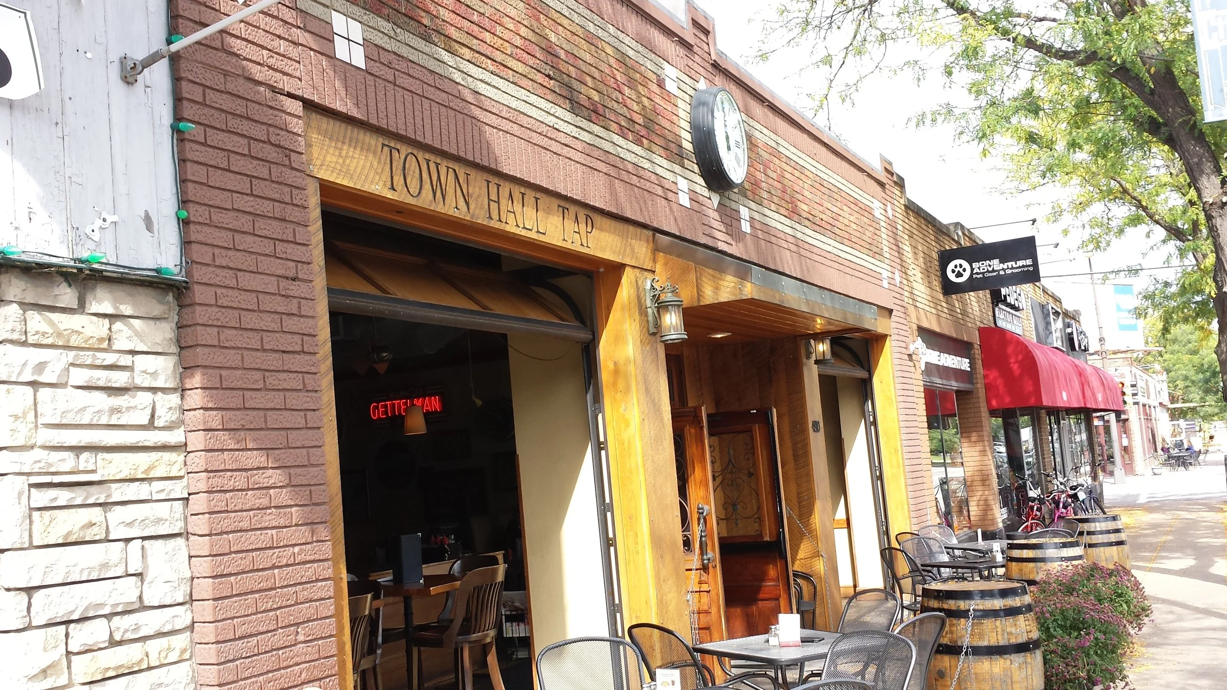 Town Hall Tap, 4810 Chicago Ave.