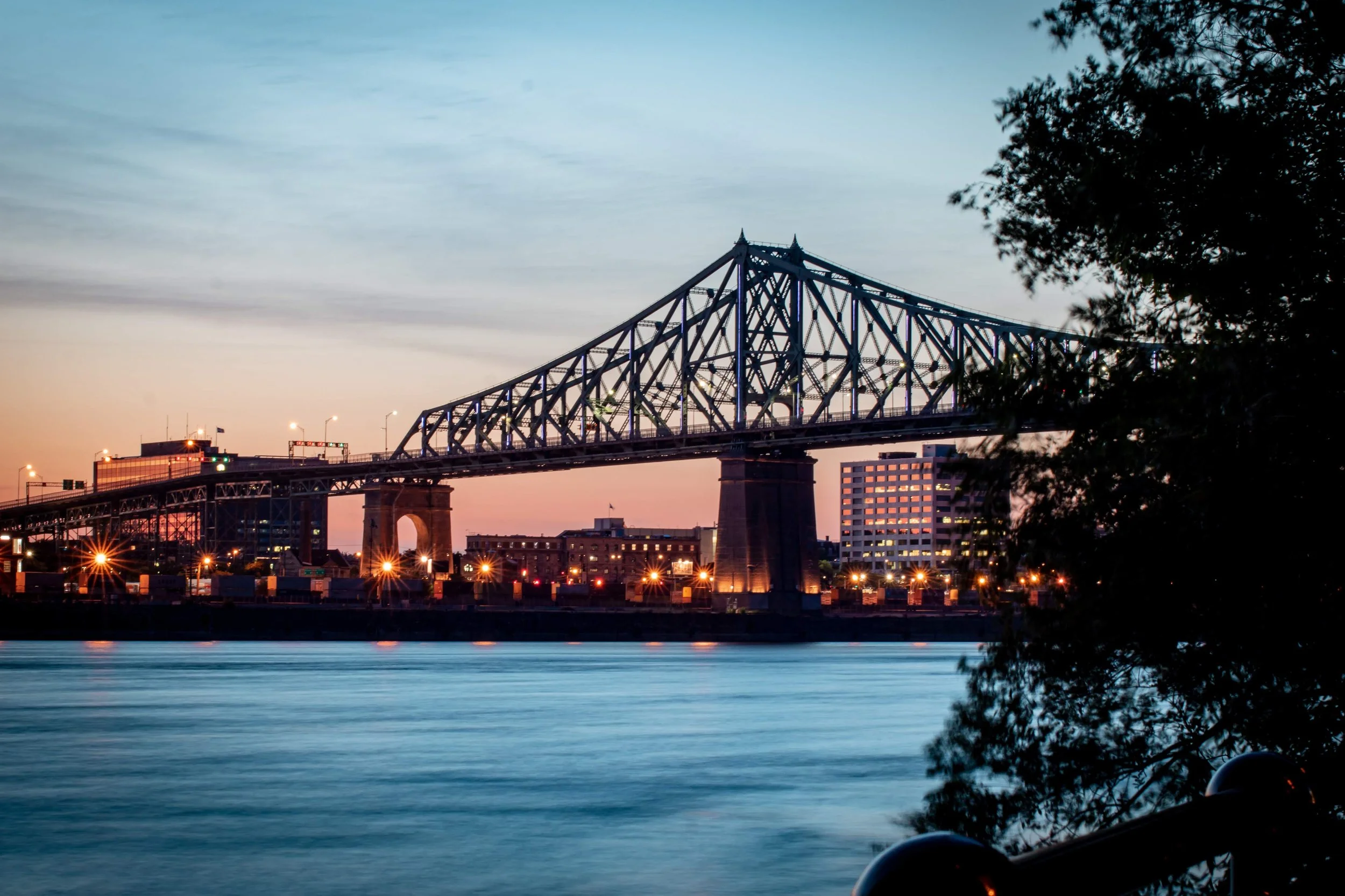 montreal skyline pont jacques cartier