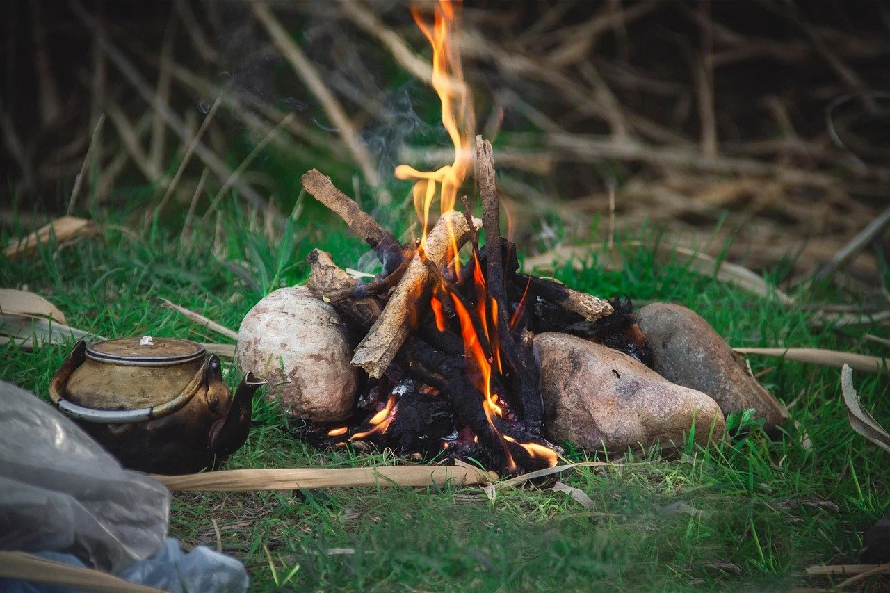 Campfire put kettle on