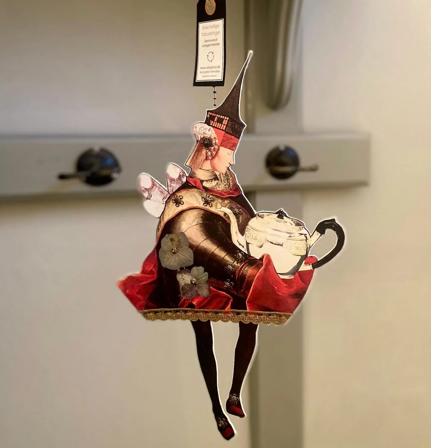 Eventyrlige Fabuleringer - lader fantasien g&aring; p&aring; opdagelse, for at skabe historien✨

#danskdesign #kunsthåndv&aelig;rk #håndlavetafgenbrug
#genbrugskunst #upcycleddesign #upcyclingideas
#håndlavetmedkaerlighed #b&aelig;redygtigtdesign 